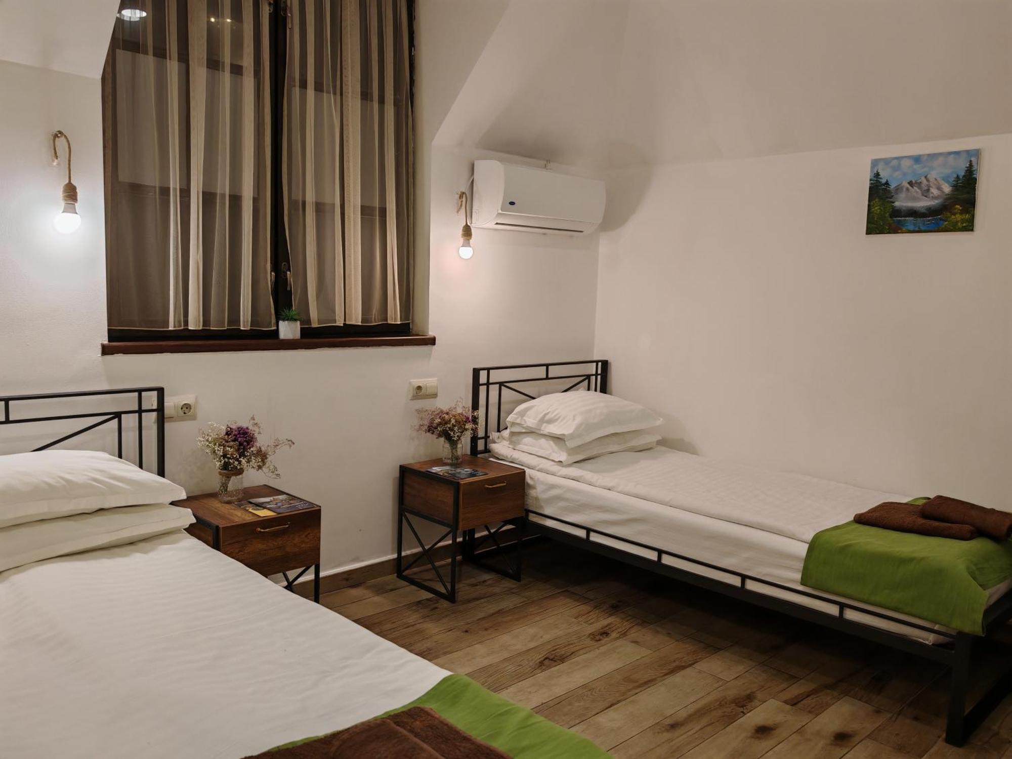 Blur Inn Gallery Erevan Esterno foto